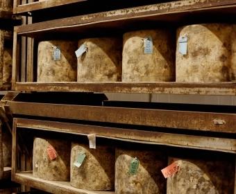 01_BANNER_Quicke_s_Cheese_Store_Maturing_Racks.webp
