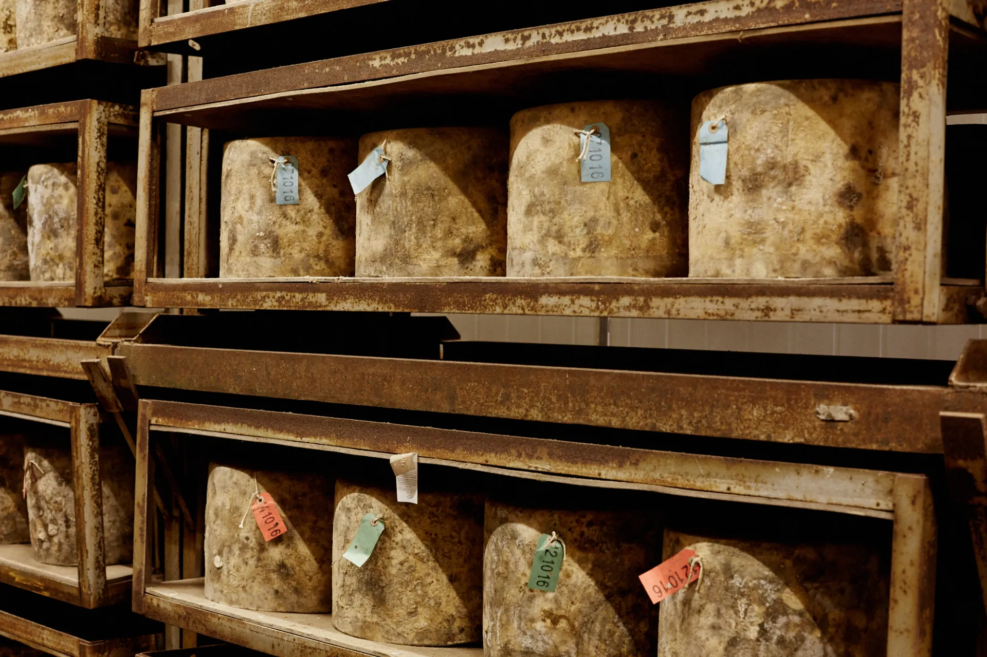01_BANNER_Quicke_s_Cheese_Store_Maturing_Racks.webp