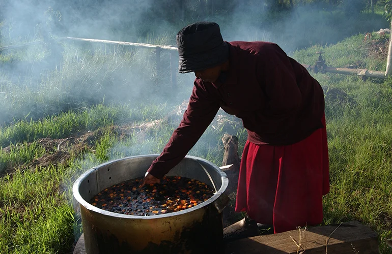 A worker boils palm dates for palm oil production in Mumias, Kenya. (Photo by FAO/Ami Vitale)
