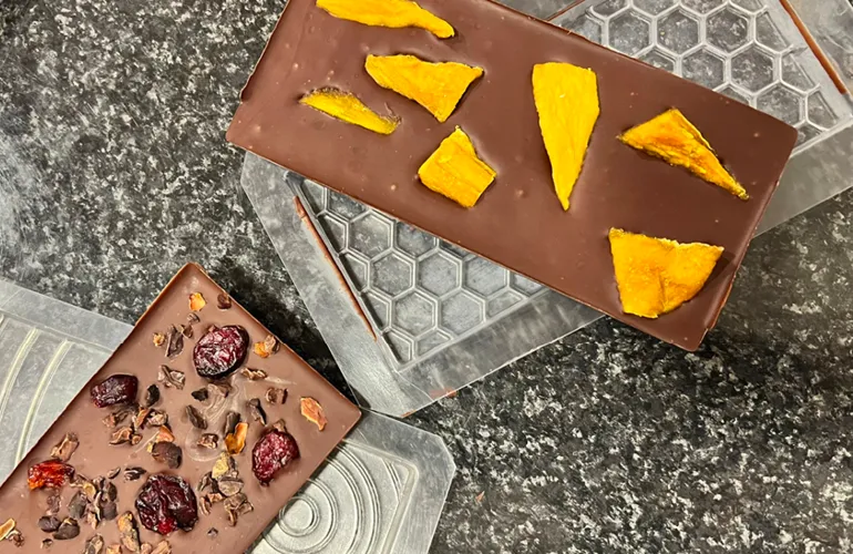 Moulding chocolate