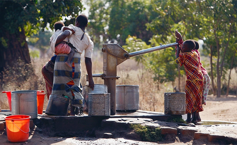 Deeply rooted social inequalities mean that, in many parts of the world, women tend to carry most of the burden across farming and domestic responsibilities. (Mark Mainz/Getty Images)