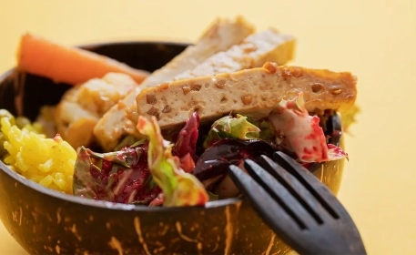 ¿Proporcionan las dietas basadas en vegetales suficientes proteína?