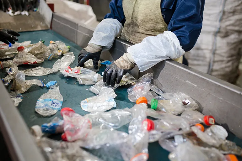 Don’t throw your compostable plastic in plastic recycling!
