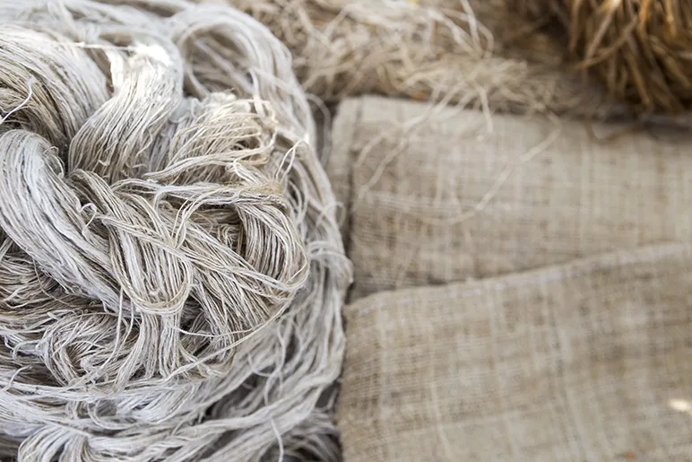 Woven fabrics 
