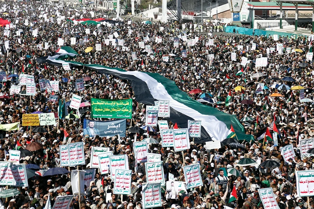 Yemenis taking part in a rally
